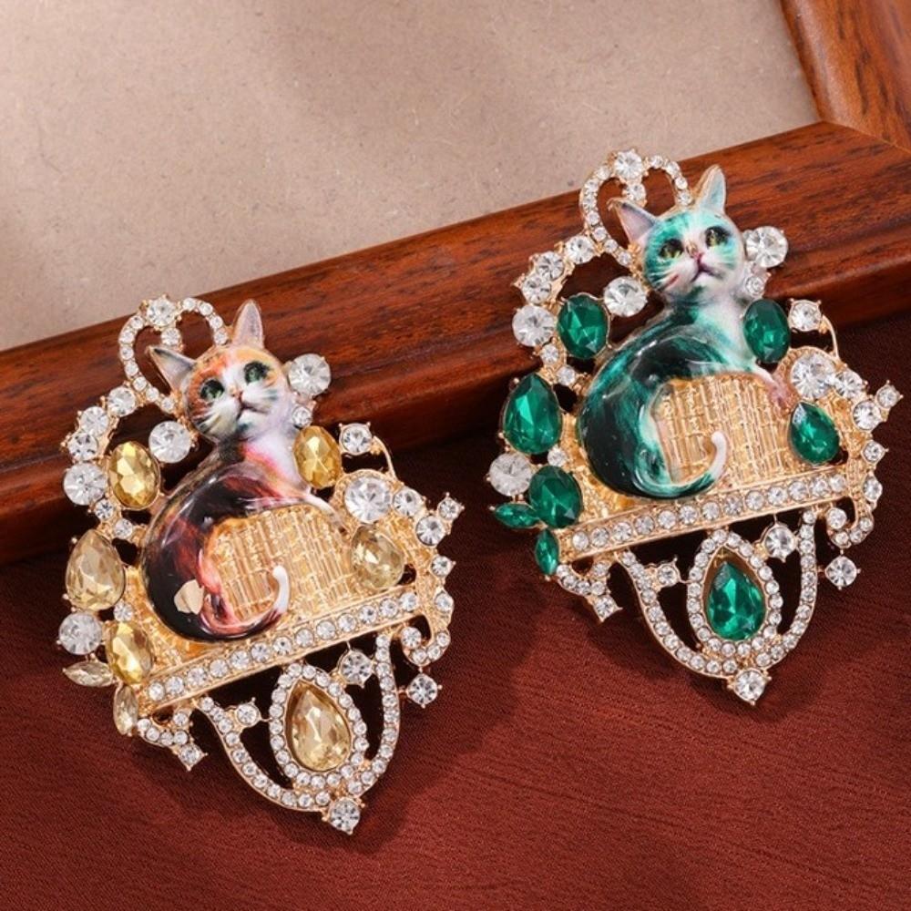Vintage Enamel Cat Lapel Pin Light Luxury Imitation Rhinestone Brooch Clothes Decoration