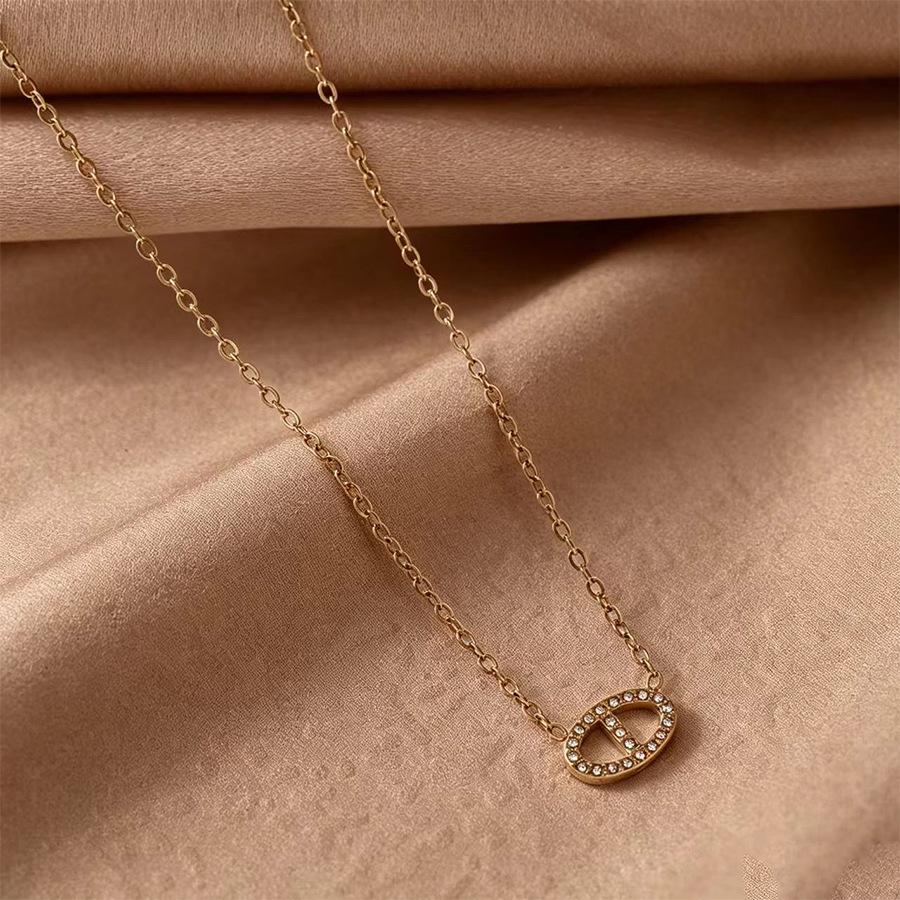 18K Gold Diamond-Studded Pig Nose Jewelry Set: Luxury Bracelet, Necklace & Earrings
