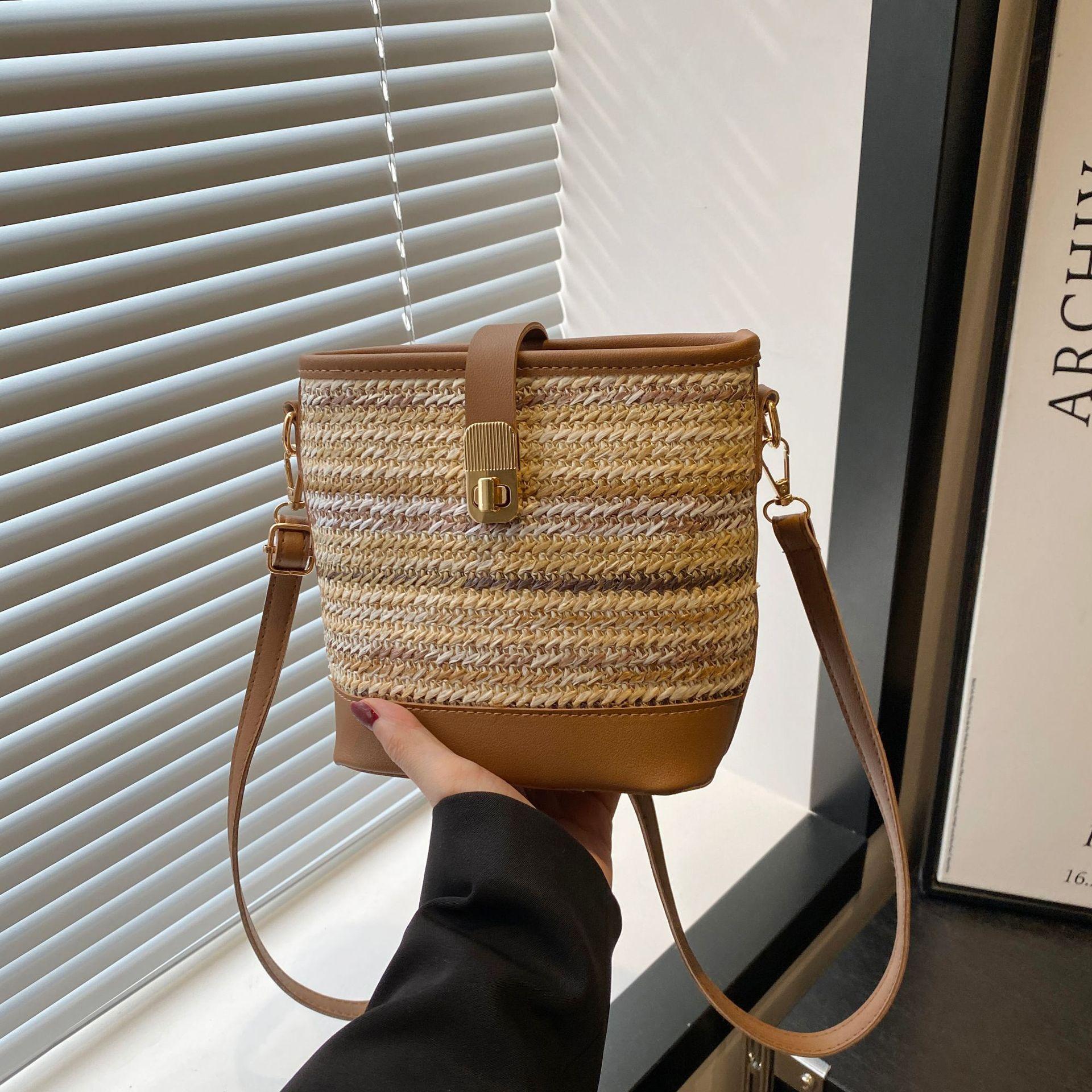 

2025 new literary and artistic splicing contrasting color straw woven bag women s high-end texture fashion handbag foreign style messenger