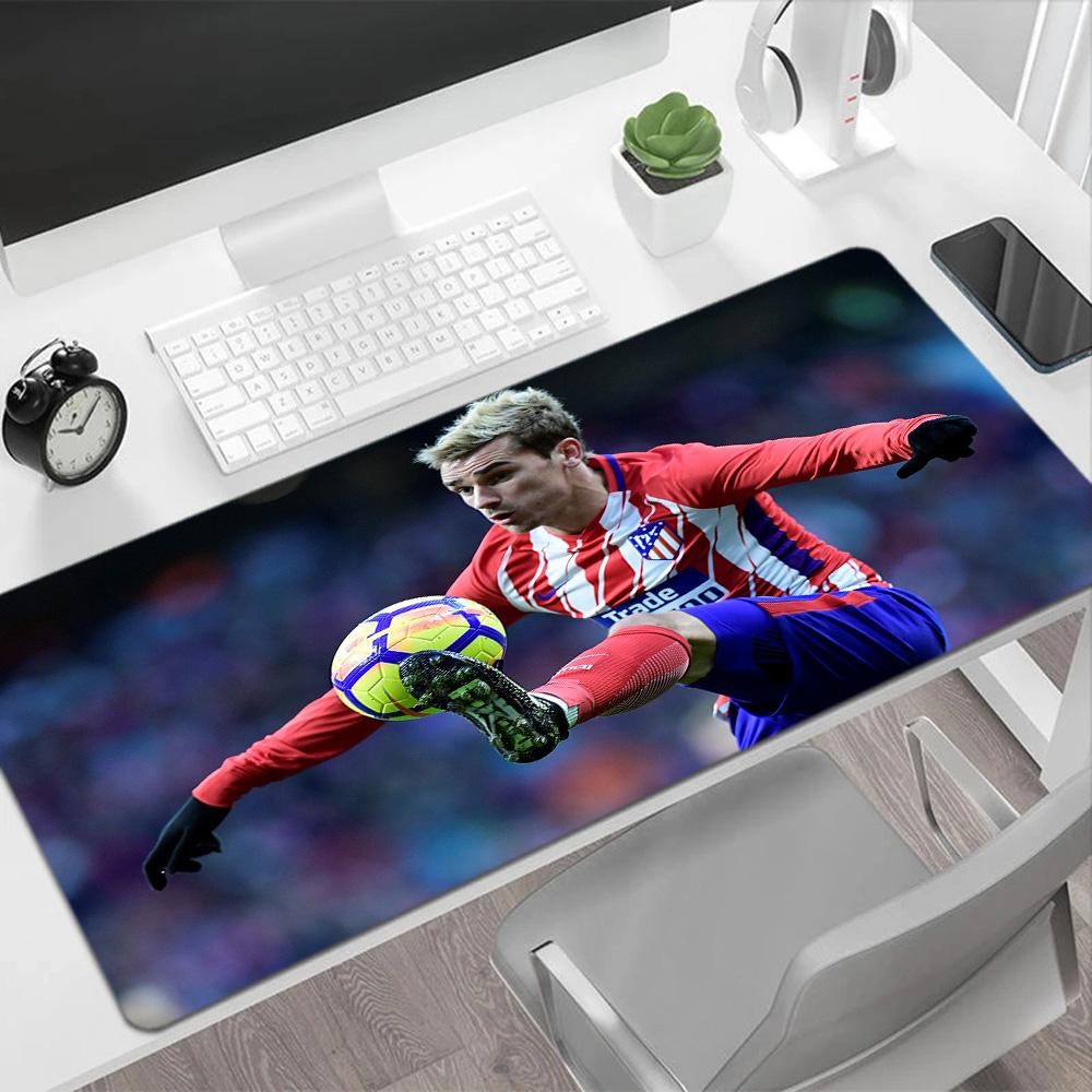 Player Celebrates Victory Moment Gaming Mouse Pad Gaming Laptop Mouse Pad Ultra-Long Desk Mat Non-Slip Rubber Base Office Desk Accessory