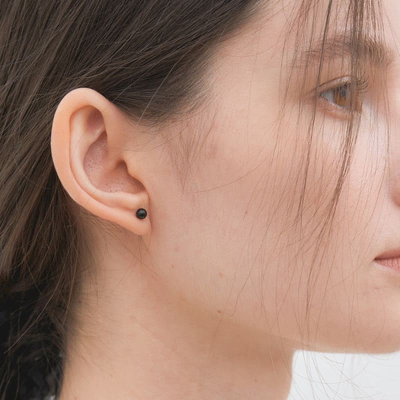 Halden Simple Onyx Black Earrings (E022_4mm)