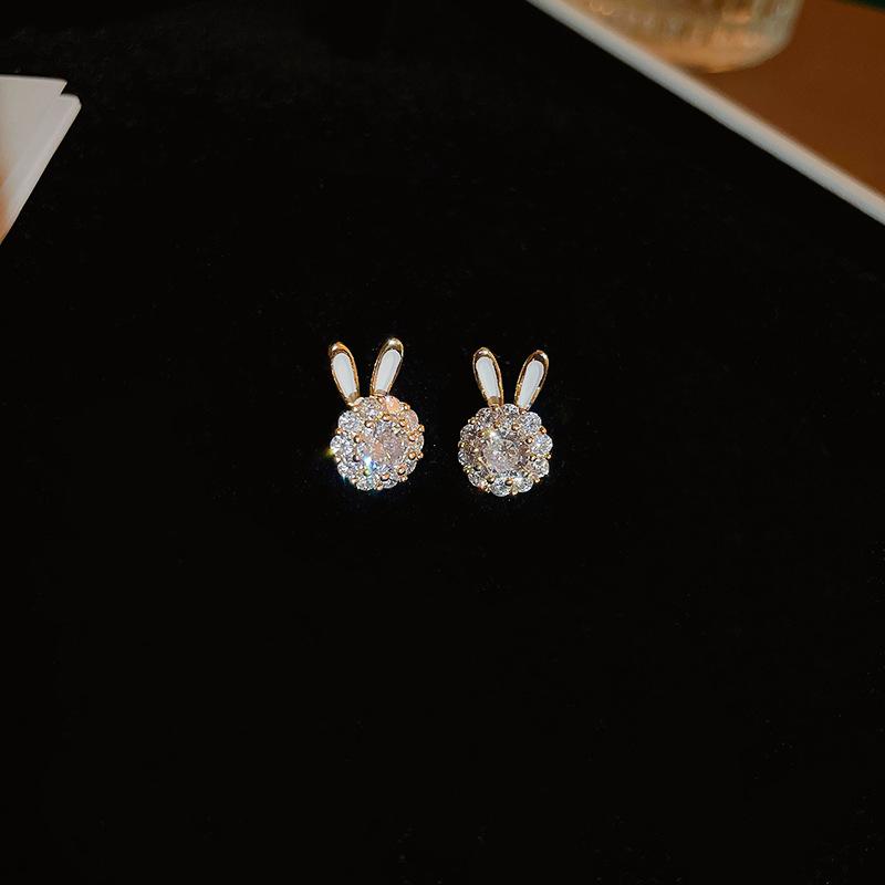 Silver Needle Cubic Zirconia Feather Dangle Earrings - Retro High-End Style, Niche Exaggerated Design for Women.