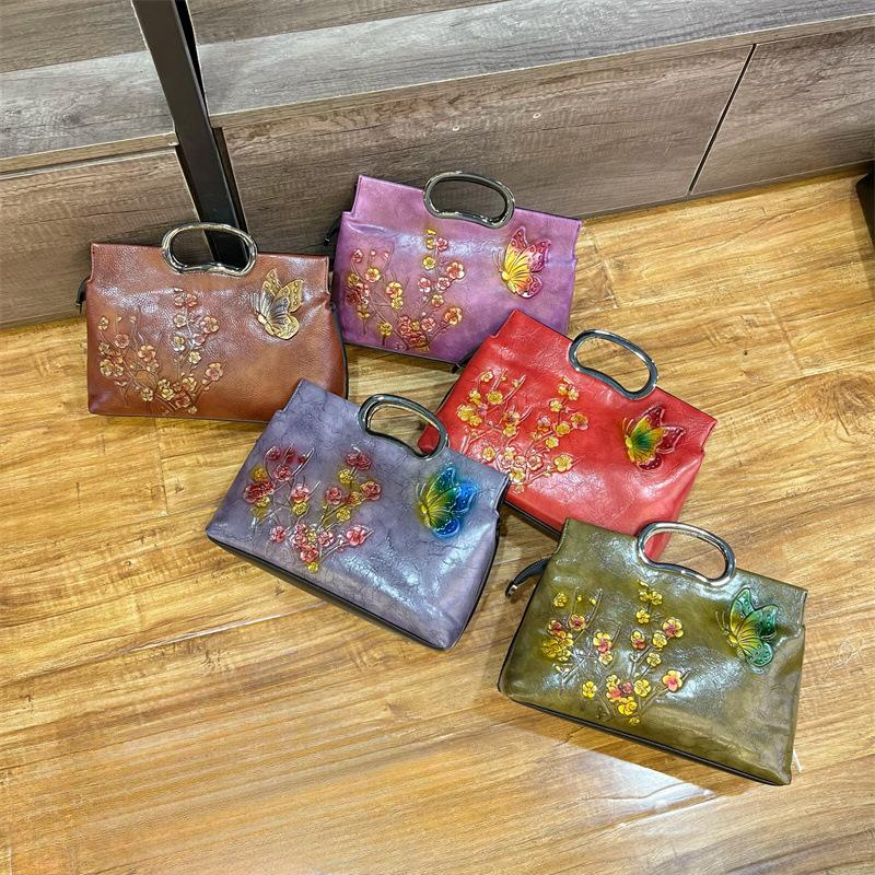 Chinese Literary Artistic National Style Women's Handbag for Cheongsam 2024 New Retro Embroidery Embossing Small Square Clutches Bag Ladies Dinner Bag