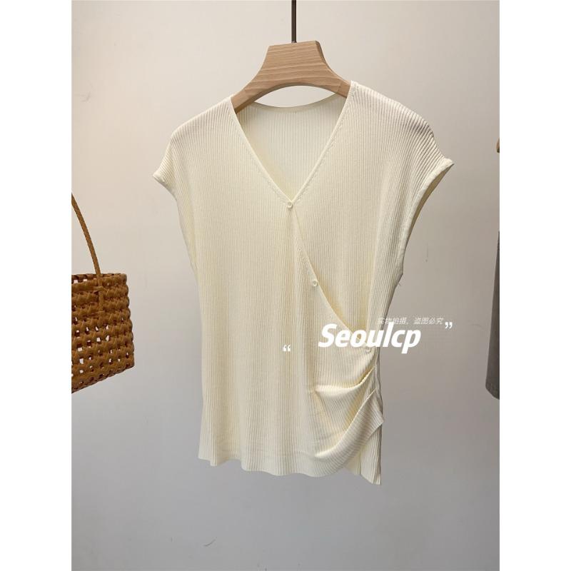 This Short-sleeved T-shirt with A Cross-shaped V-neck Knit Top Exudes A Sense of Luxury for Women In Summer. It Is Slimming and Figure-hugging