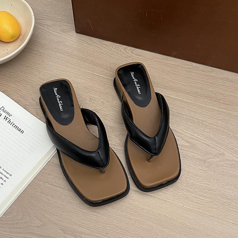 

Пляжные шлепанцы женские летние интернет-знаменитости 2025 мода повседневная нескользящая верхняя одежда корейская версия ущипнуть ногу отпуск классные тапочки прилив 40