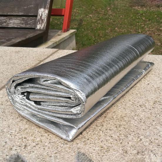 Aluminiumfolie Schaummatte Isolierende Campingmatte Reflektierende Wärme Feuchtigkeitsbeständig Wasserdicht Outdoor Picknickmatte EPE Innenraum Faltbar Handgepäck Doppelseitig