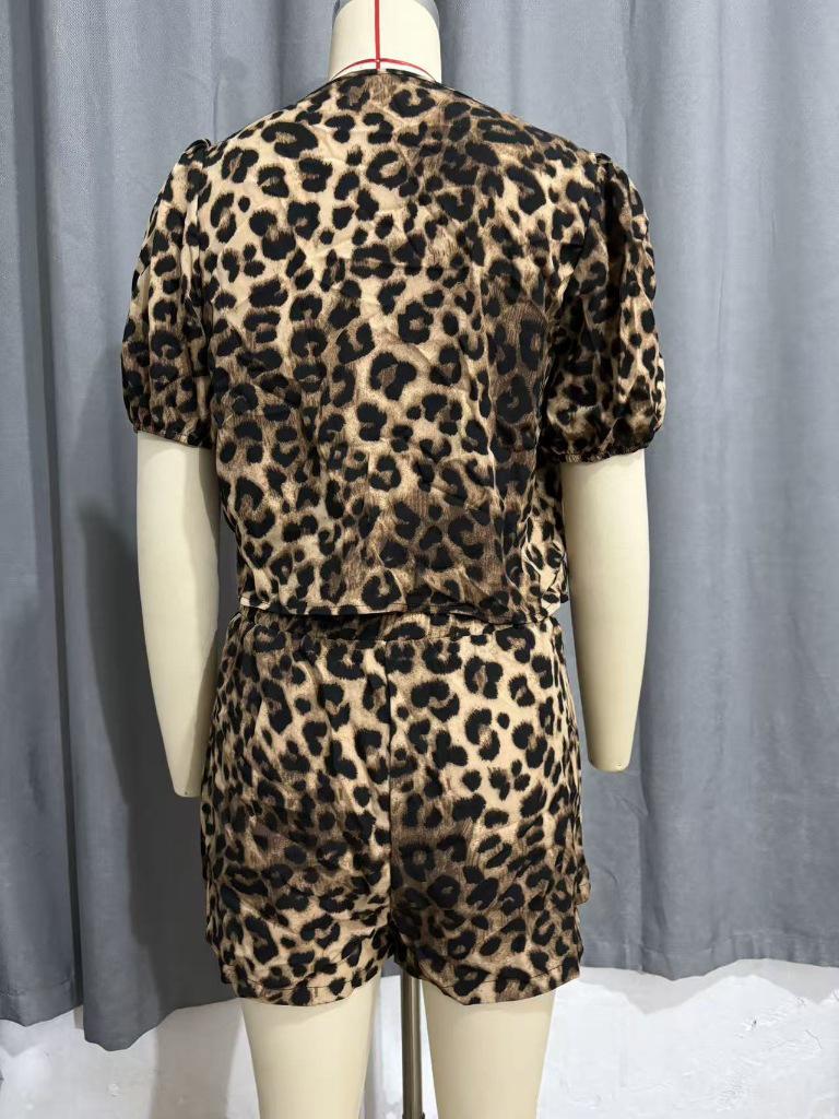 Spring New Arrival: Women's Leopard Print Short Sleeve Shorts Set