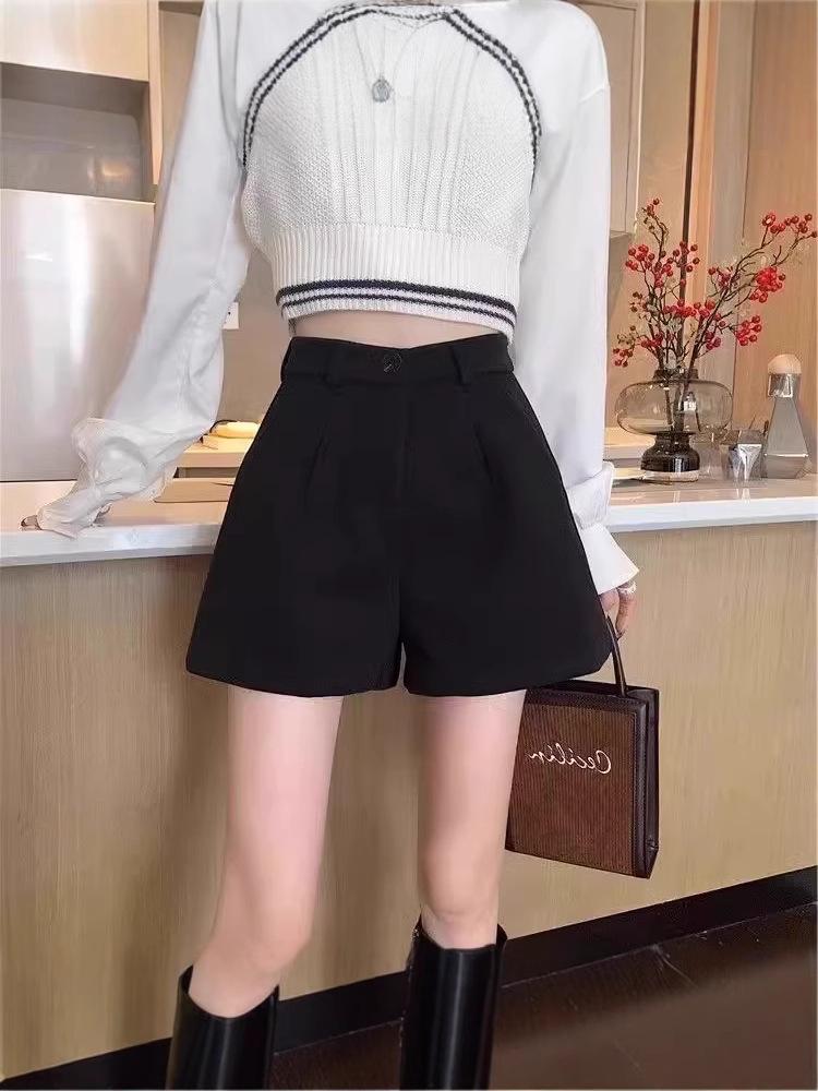 

Women s Black Wool A-Line High Waist Wide Leg Shorts - Autumn/Winter 2024 Fashion M