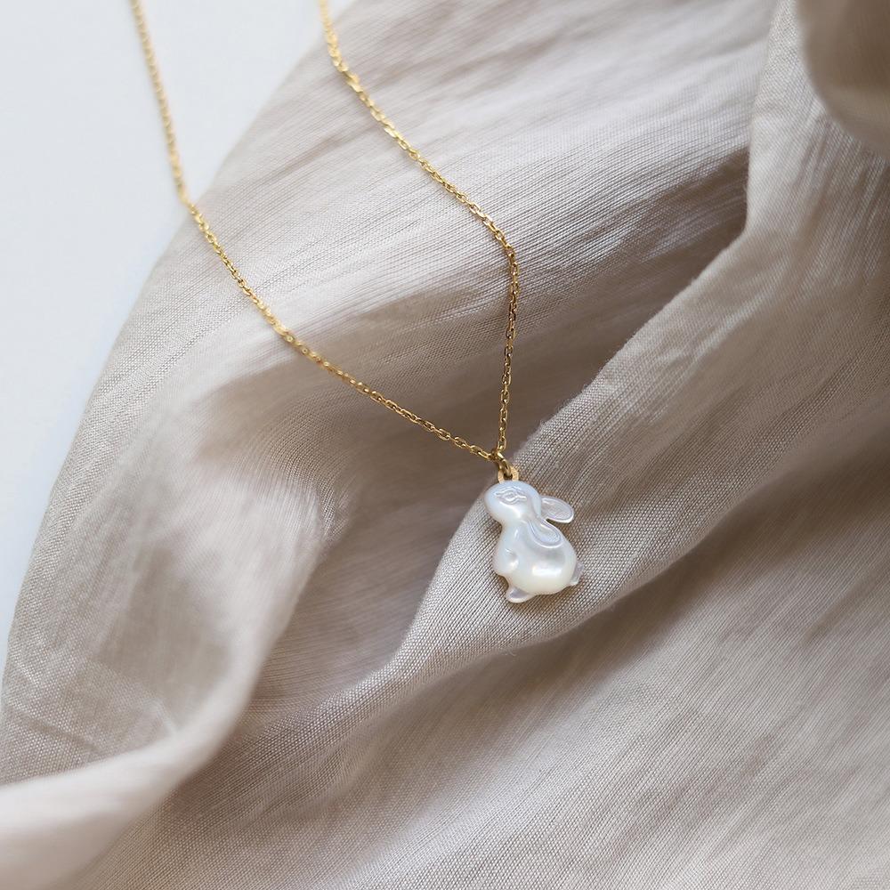 

Titanium Moon Rabbit Necklace Simple Sweater Chain Necklace Fashion Rabbit Pendant Necklace Women rabbit