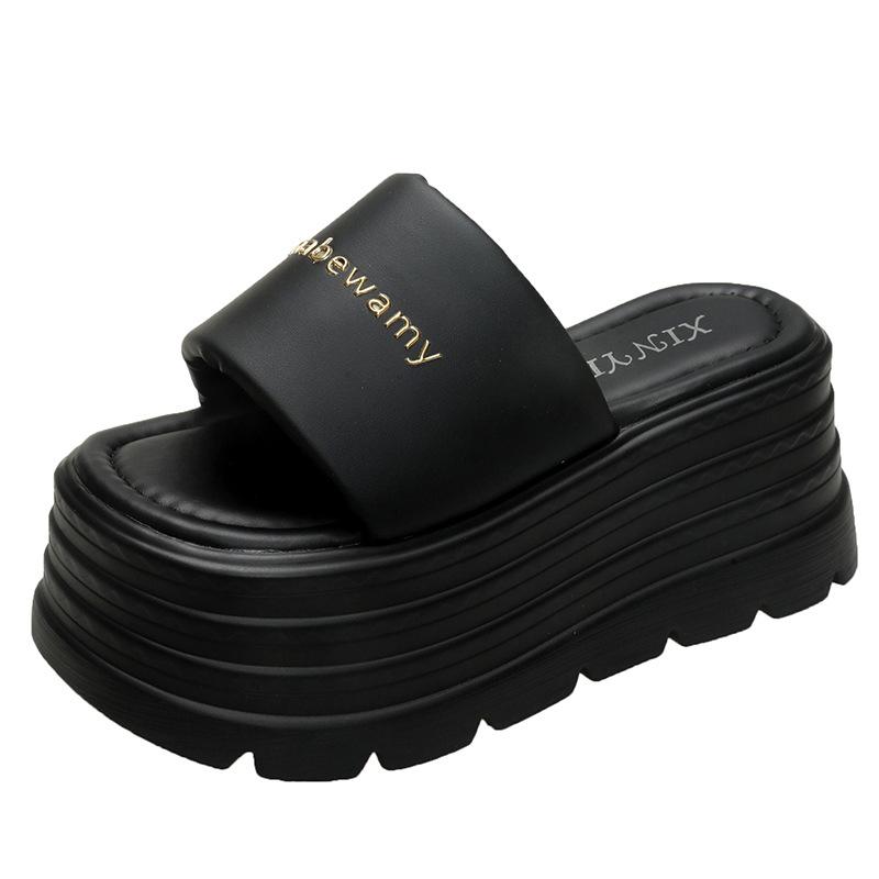 Platform beach slippers women's 2025 summer new casual outer wear sandals muffin one-word drag