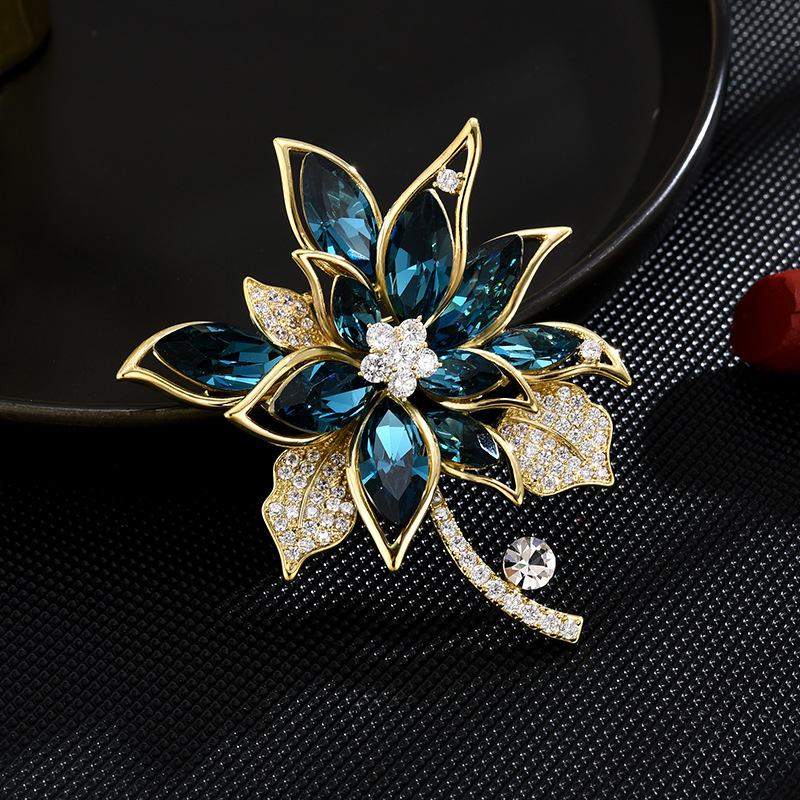 Autumn And Winter New Korean Version Crystal Brooch Blue Women S Corsage Slightly Inlaid Zircon Copper Gold-Plated Pin Clothing Accessories золотой