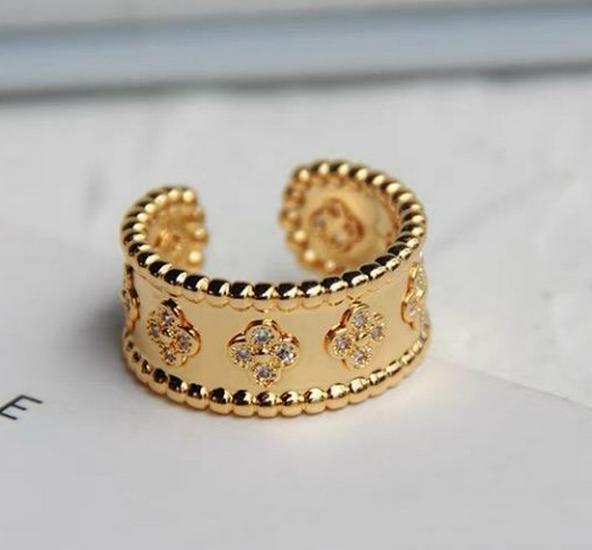Kaleidoscope Diamond-Studded Four-Leaf Clover Ring: Trendy, Non-Fading, Light Luxury Jewelry