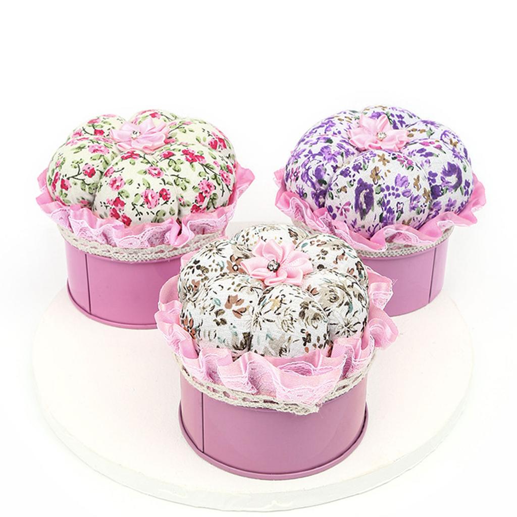 Metalowe pudełko do szycia z wiekiem z poduszką na szpilki z kwiatowym nadrukiem Pudełko na akcesoria do szycia do szycia, rękodzieła, robótek ręcznych