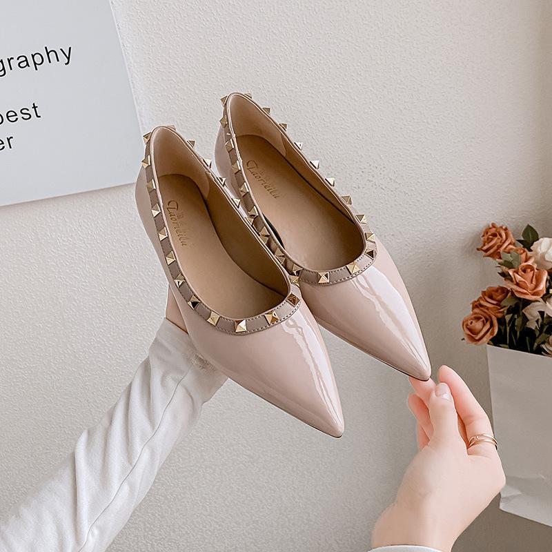 French Temperament Pointed Single Shoes Women Shallow Mouth Spring and Autumn Women Rivet Patent Leather Evening Breeze Gentle Flat Bottom Large Size