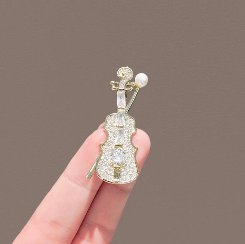 Shinny Crystal Violin Pearl Brooch for Women Exquisite Music Accessories Clothing Decoration Brooches Pins