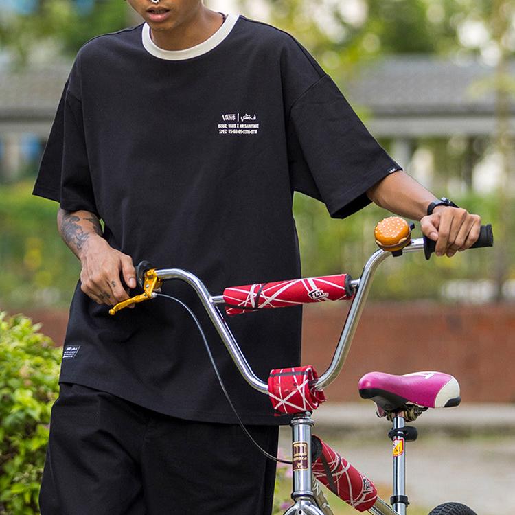 Vans X Asian Artist Co-Branded Letter Print Solid Color Neck Patchwork Pullover Crew Neck Short Sleeve T-Shirt Unisex Tops Black VN000JHFBLK