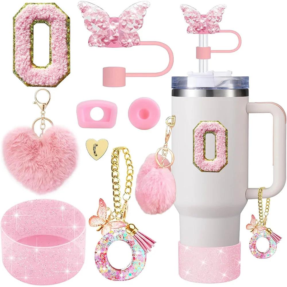 8 Pezzi Accessori per Tazza per Stanley Cup 30oz 40oz Include Coperchio Tappo Cannuccia a Farfalla Piedino in Silicone Maniglia Ciondolo Adesivo con Iniziali