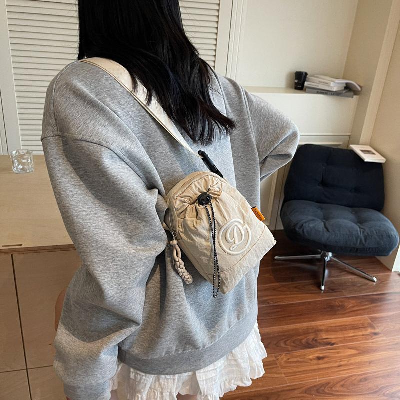 Mobile phone water cup integrated bag kettle bag Japanese women solid color shoulder bag commuter small satchel light travel bag