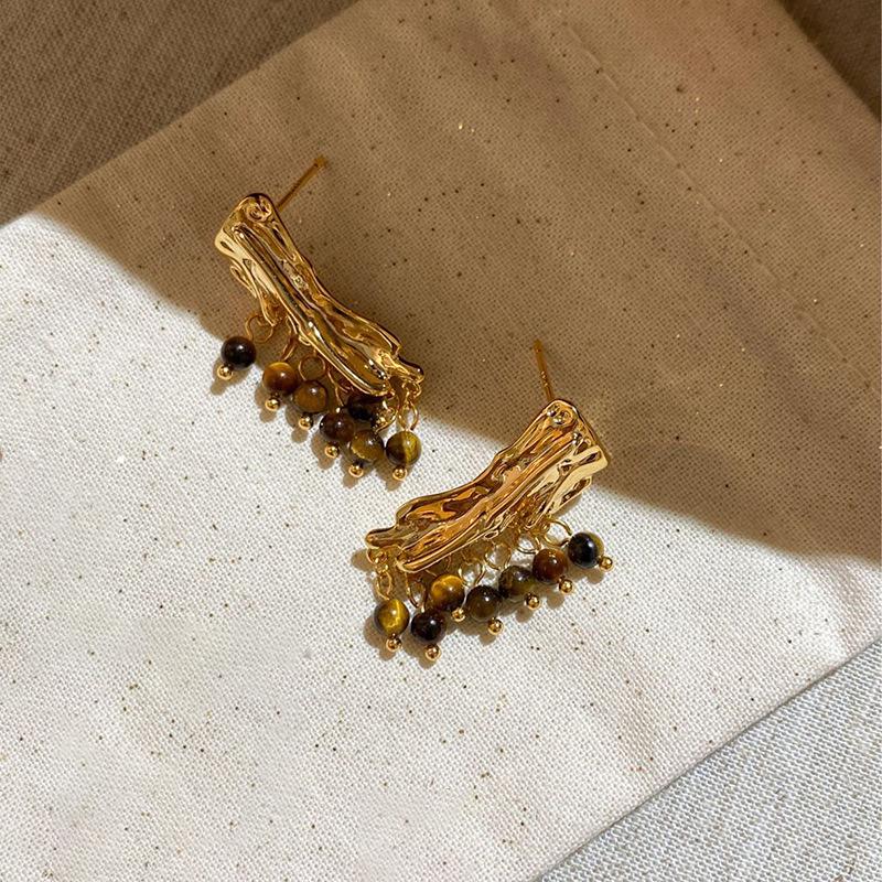 Retro Silver Resin Earrings: Light Luxury High-End Studs, Fashionable & Exquisite Jewelry for Women