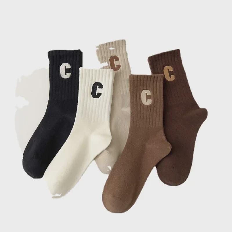 Damen Kaffeefarbene Streifen Mid-Tube Sportsocken - Gekämmte Baumwolle, Verdickt für Herbst & Winter