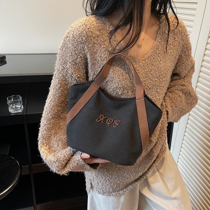 A Large-capacity, Fashionable and Niche Single-shoulder Bag for Women, A Tote Bag for Female Students' Classes