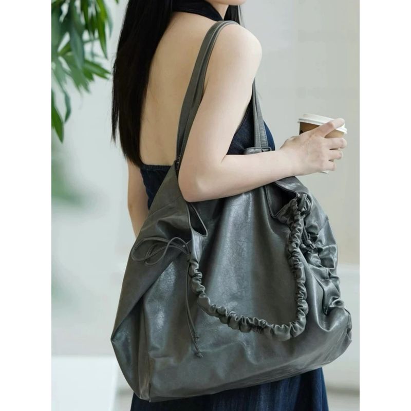 Niche Design Large Capacity Tote Bag 2025 New High Sense Pleat Drawstring Shoulder Bag Commuter Messenger Bag