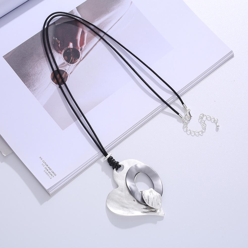 Fashion Necklace Metal Love Ladies Long Necklace Sweater Chain