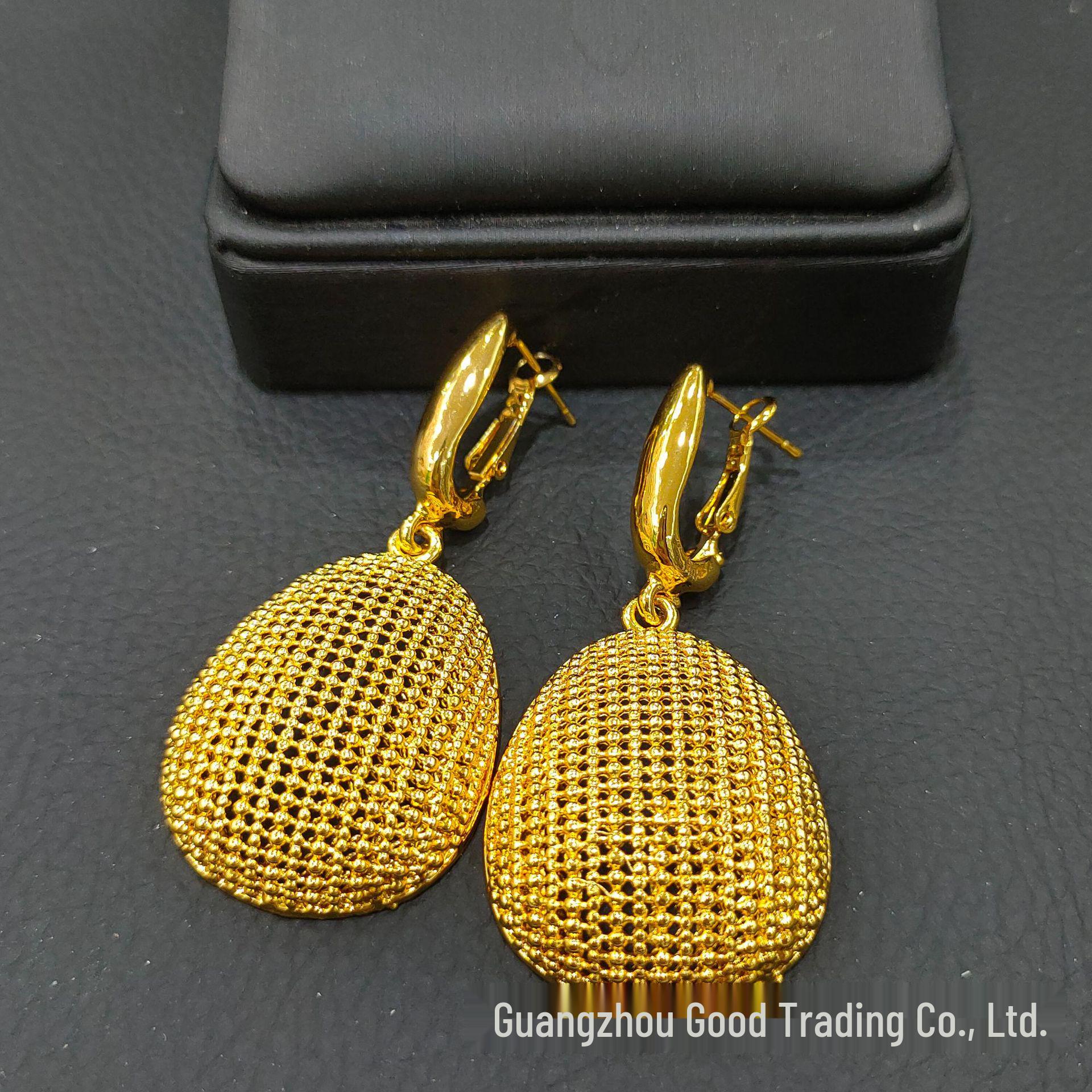 

Позолоченные 24К ретро серьги - Преувеличенный и простой дизайн для стильных женщин