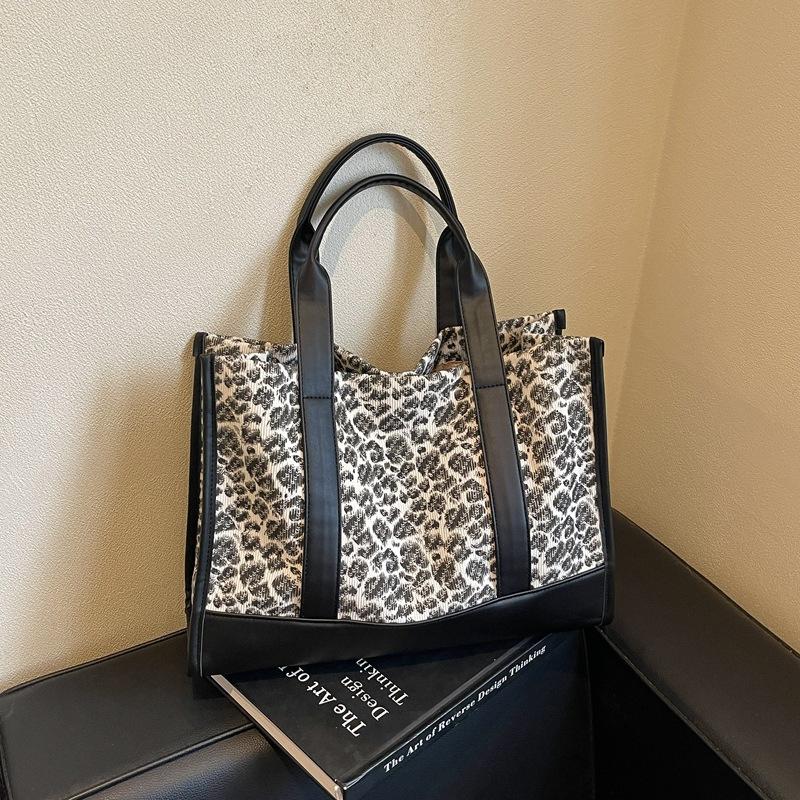 Relaxing Large-capacity Trendy Summer Personalized Schoolbag with Shoulder Strap for Commuting