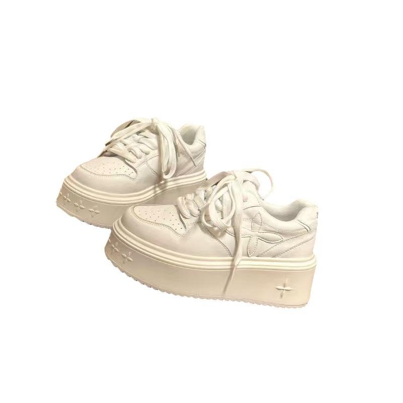 Wear-resistant High-value Thick-soled Fashionable Little White Shoes, Autumn New Four-leaf Clover Muffin Heightening Cute Board Shoes