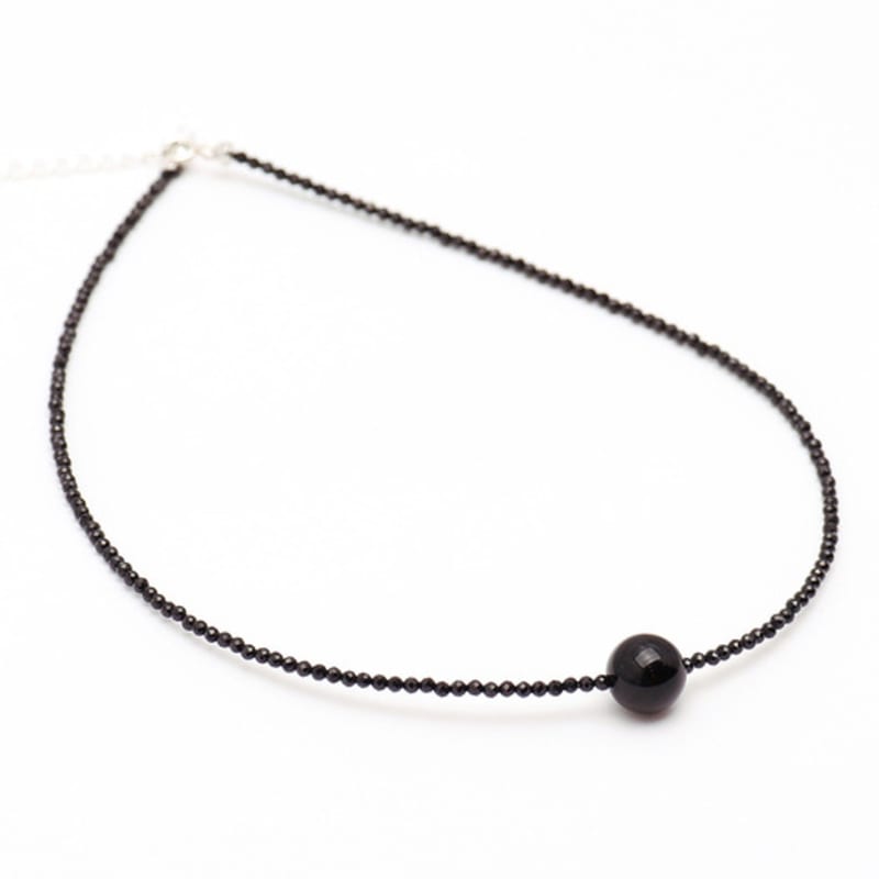 Less is more Onyx Ball Necklace