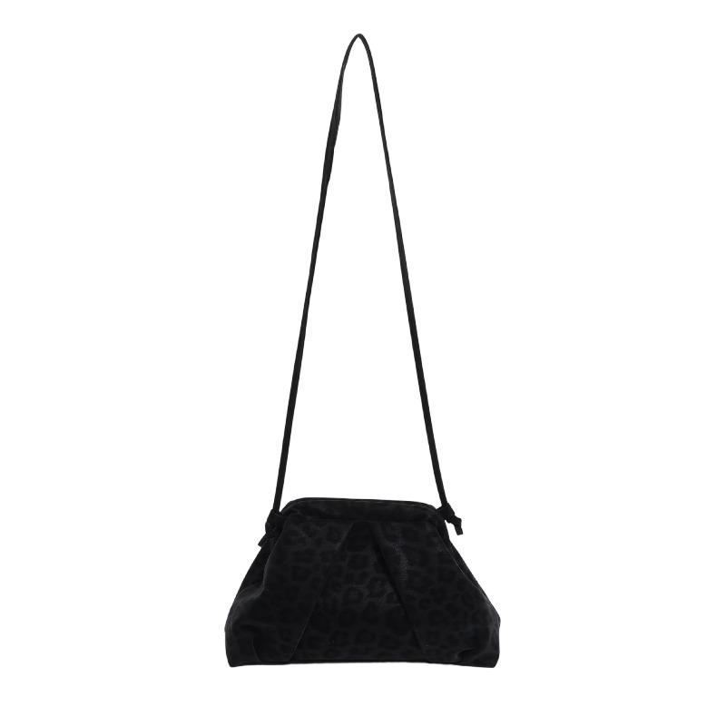 

Highend niche autumn new leopard print fashionable versatile simple casual texture shoulder messenger bag чёрный