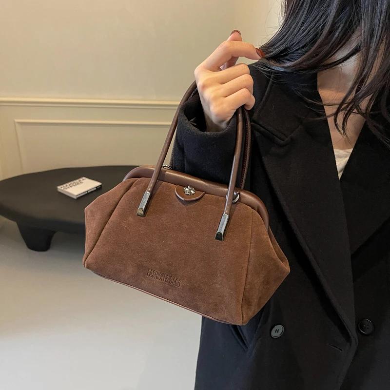 

Matte Retro Feminine Bag Niche Design Crossbody Bag with Bag Clip New Fashion