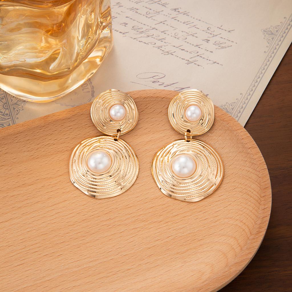Vintage Texture Pearl Earrings - Exaggerated Long Circular Atmospheric Ear Studs - Unique Design Sense High-end Ear Accessories