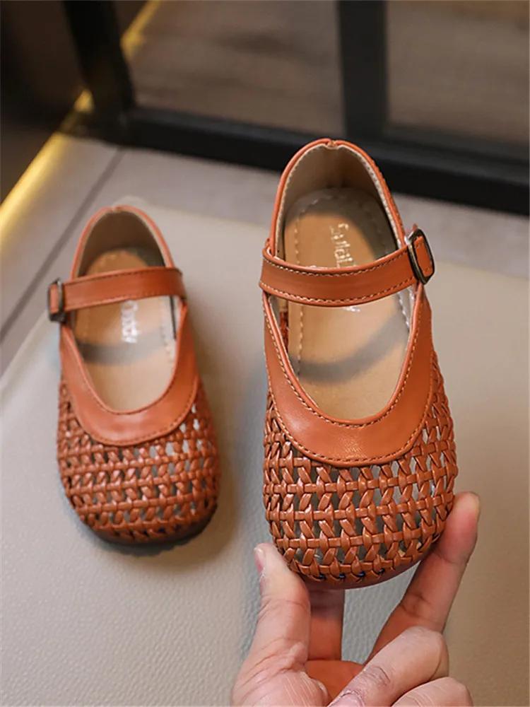 Flickors Skor 2024 Sommar Nya Barnsandaler Halkfria Mjuk Sula Stickade Bekväma och Andningsbara Prinsessskor