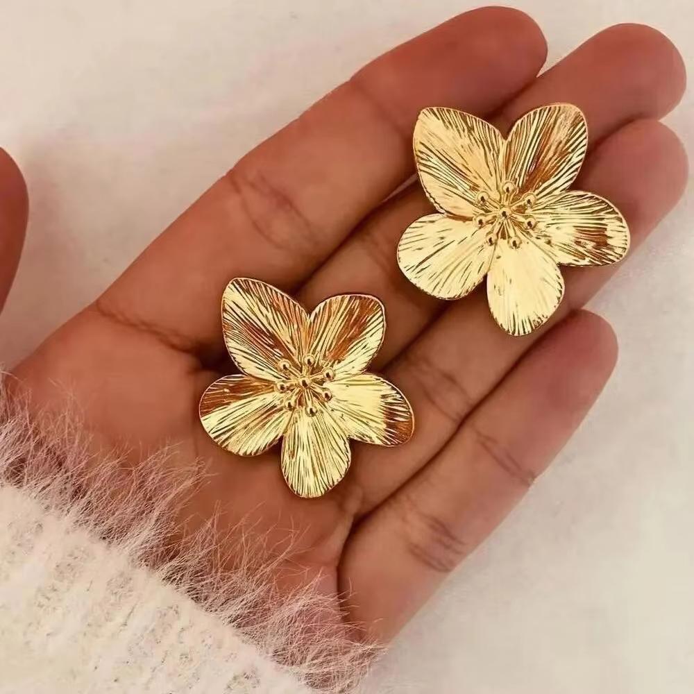 Fashionable Retro Flower Earrings for Women's Party Earrings
