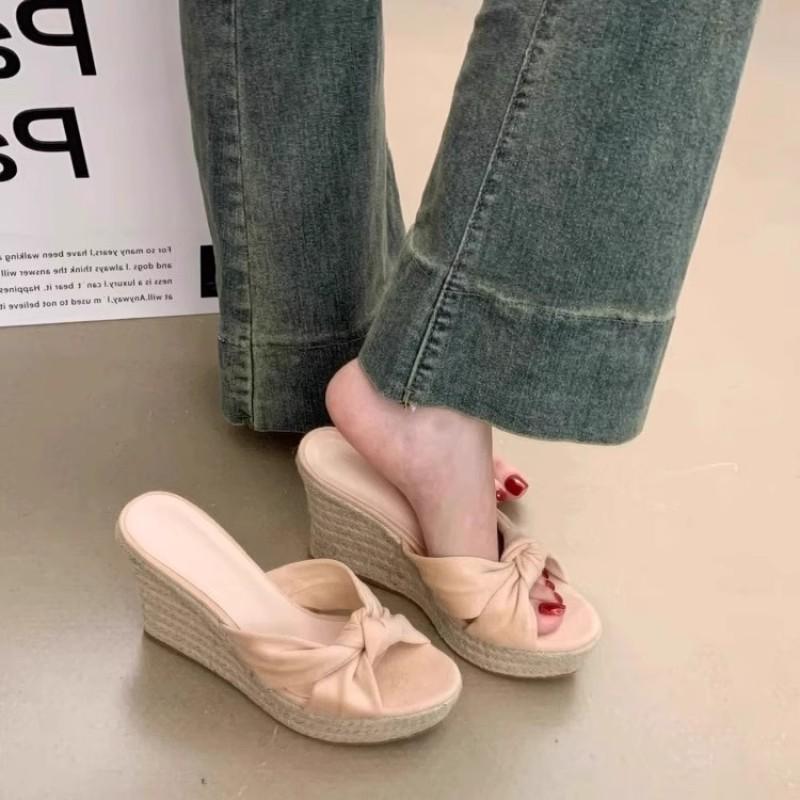 Small person increases height, large size knot slope heel slippers, women's summer wear straw thick-soled beach sandals, one-word drag