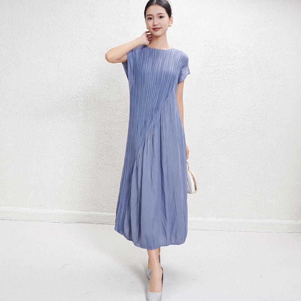 Miyake Summer Sleeveless Pleated A-Line Dress with a Waist-Cinching Round Neck Design