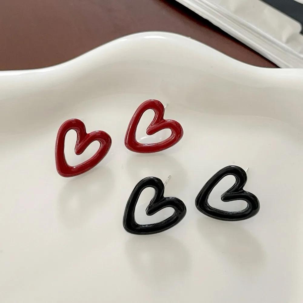 Temperament Trendy Hollow Love Heart Red Enamel Stud Earrings for Women Girls Retro Charm Korea Fashion Jewelry Y2K Accessories