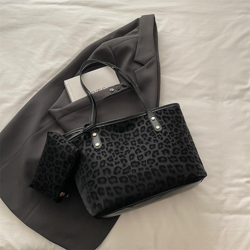 Fashion Versatile Leopard Print Tote Bag Women's New Commuter Underarm Bag Large-capacity Shoulder Bag