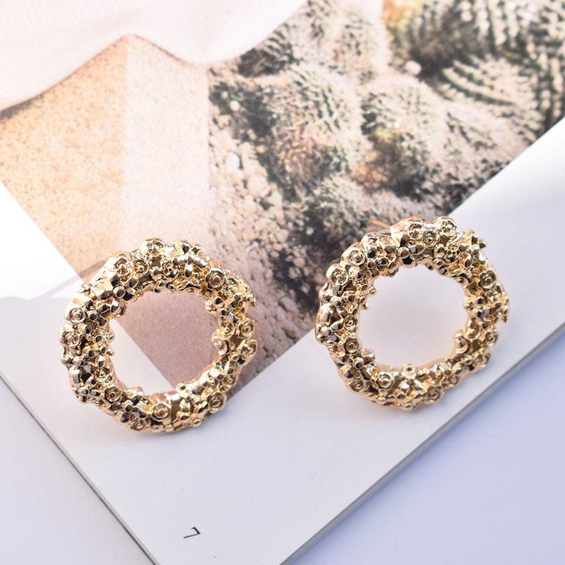 Trendy Minimalist Carved Round Hoop Earrings – Japanese Korean Style Studs for Women