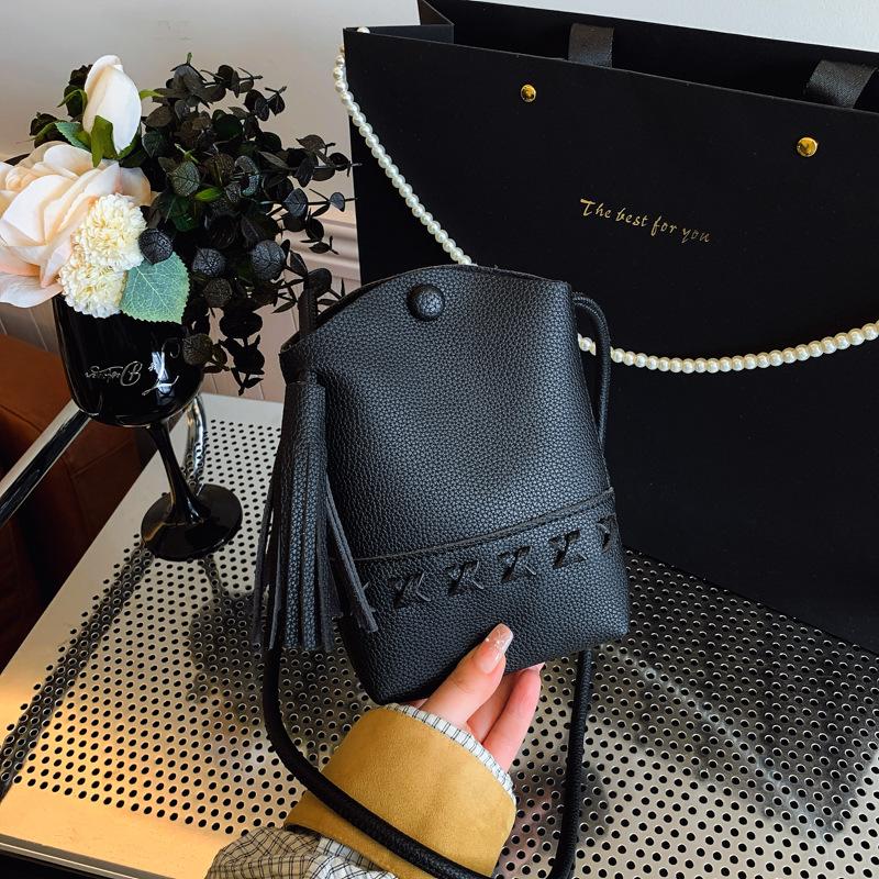 Single-shoulder Commuting Small Square Bag A Niche Design Fashionable and Simple Fringed Crossbody Bag