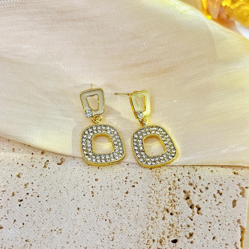Pearl Earrings Fashion Temperament Elegant Celebrity Style Stud Earrings