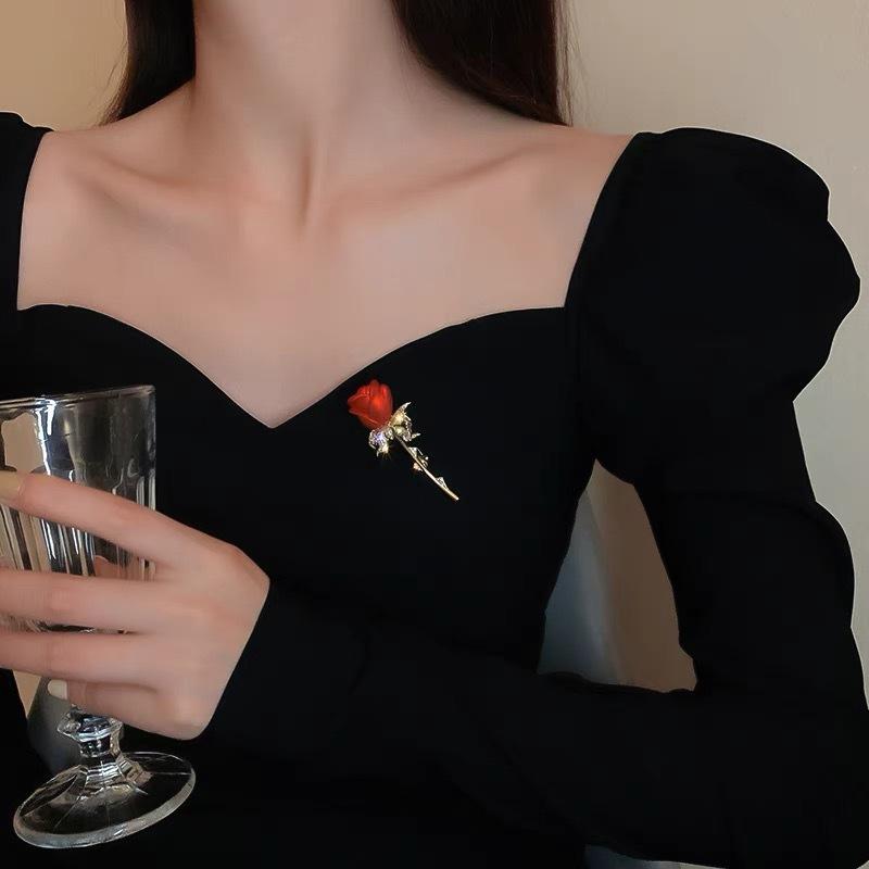 Spilla Fiore di Rosa Femminile Alta Gamma Spilla Retro Alta Gamma Piccola Spilla Profumata Accessori di Qualità Stile Selvaggio Occidentale Abbigliamento