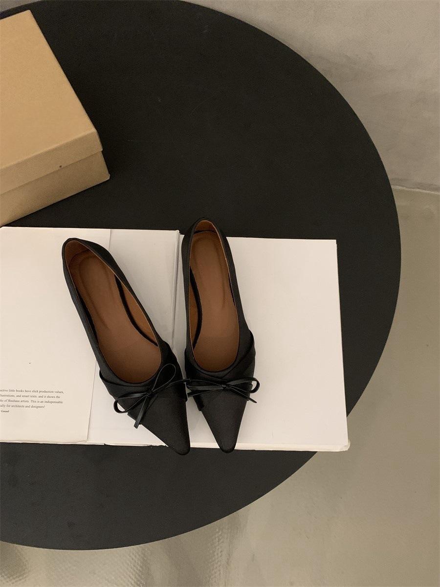 

Inner heightening pointed satin French small single shoes women s shoes 2025 new spring and autumn bow black commuter ladyshoes 40 чёрный