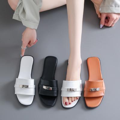 Chinelos de lazer para mulheres slides casuais planos de salto baixo sapatos femininos decoração de metal sólido chinelos de verão plus size