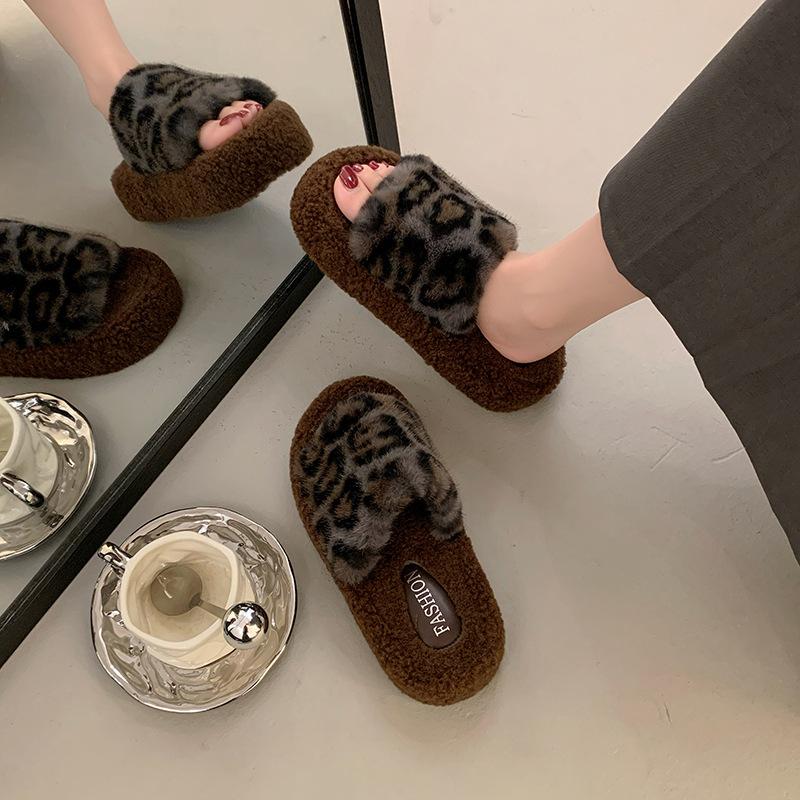 Leopard print fluffy slippers women's 2025 new autumn and winter cute household indoor non-slip and non-smelly foot cotton slippers women