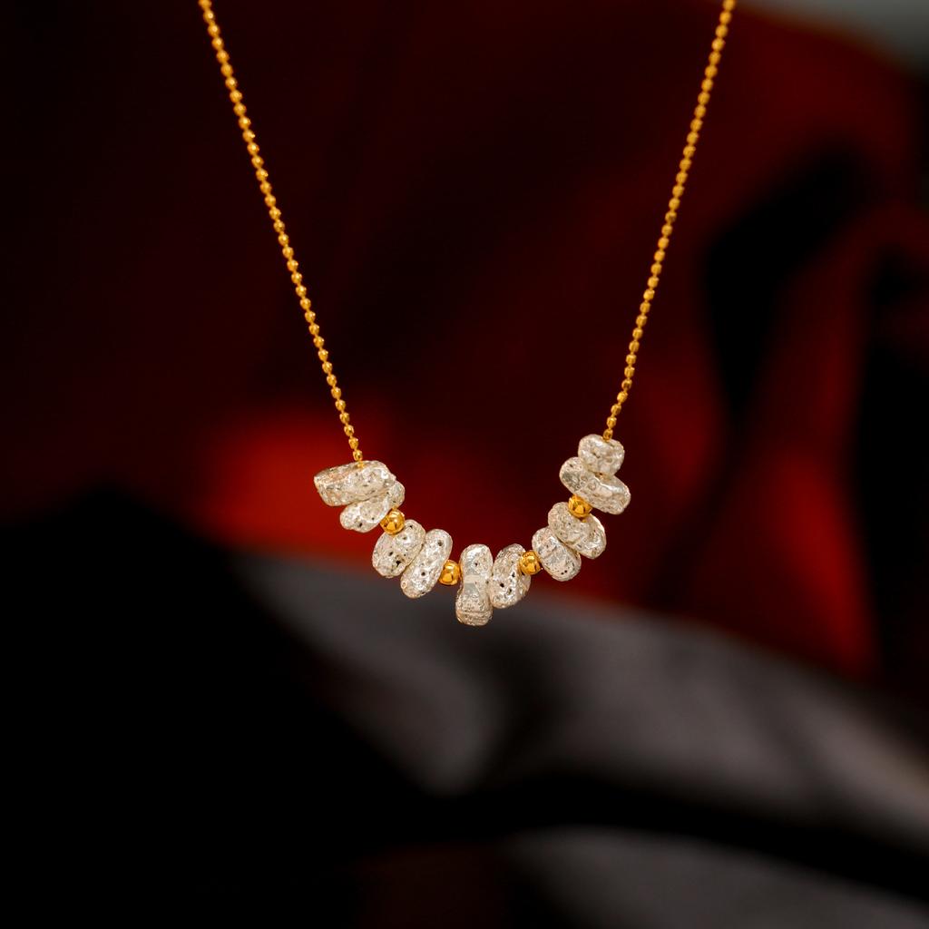 Designer Style Silver Collision Necklace for Women, Niche Design, Collarbone Chain, High-end and Elegant Temperament, Light Luxury Necklace