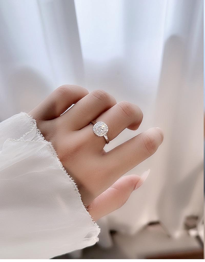 Round Pavé 0.5ct Moissanite Engagement Ring for Women in S925 Sterling Silver