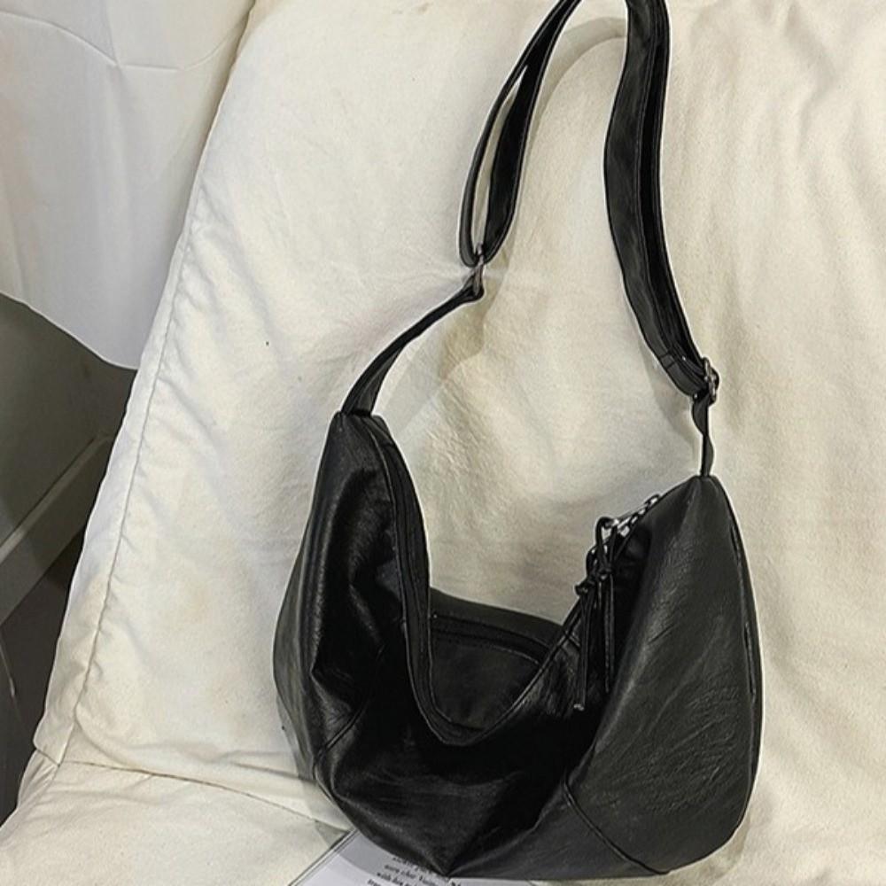 Leather Dumpling Shaped Bag Large Capacity Travel Shoulder Bag Japanese Style Crossbody Bag  Sports